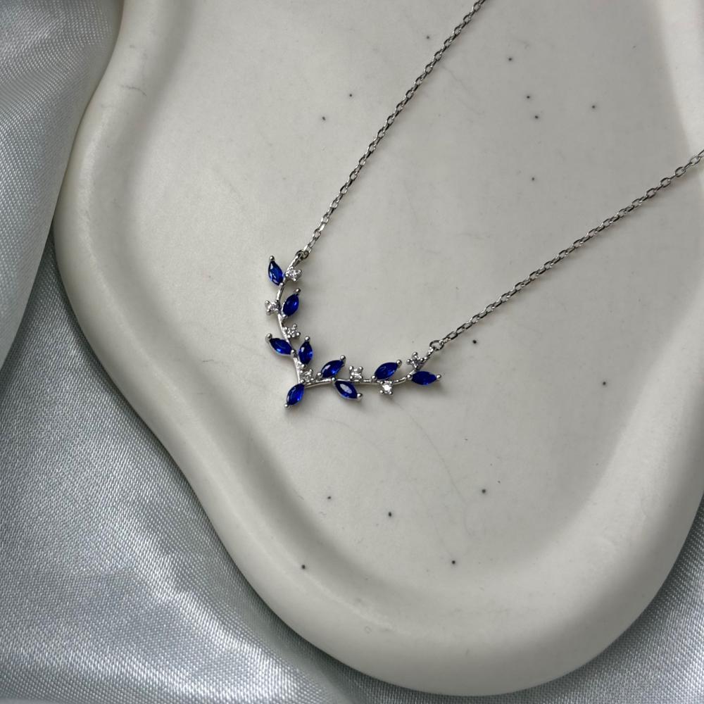 Leaf Whisper Necklace