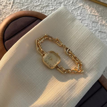 The Elite Eternity Watch redefines elegance with its sophisticated square small dial and a light luxury Cuban-inspired strap. This timepiece seamlessly blends the bold aesthetic of a high-end bracelet with the precision of a modern quartz movement, making it a standout accessory for any trendsetting wardrobe.