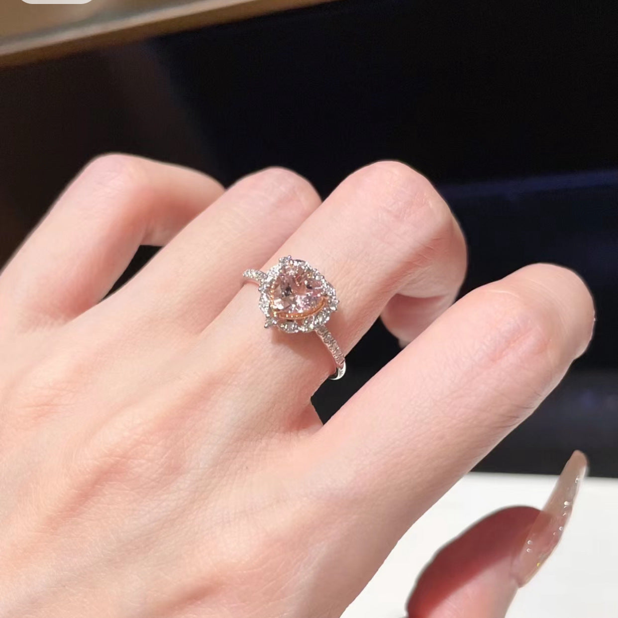 Laurel Love Duo captures the essence of a sweet, princess-inspired aesthetic with its delicate pink diamond heart design. Crafted to enhance your natural temperament, making it the perfect sophisticated addition to any wardrobe.