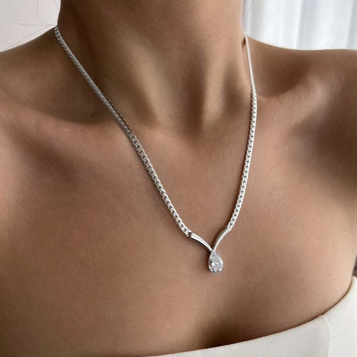 Auracle Drop Neckpiece