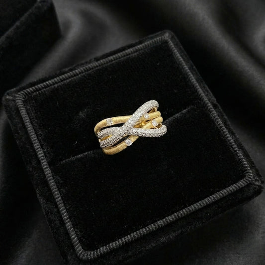 The Twisted Champagne Ring exudes a sophisticated European and American retro charm, featuring a stunning pear-shaped champagne stone framed by a luxurious diamond-encrusted setting. This "Ins style" masterpiece is designed for the modern woman, offering a bold yet elegant statement that is perfect for weddings, high-profile dates, or everyday luxury.