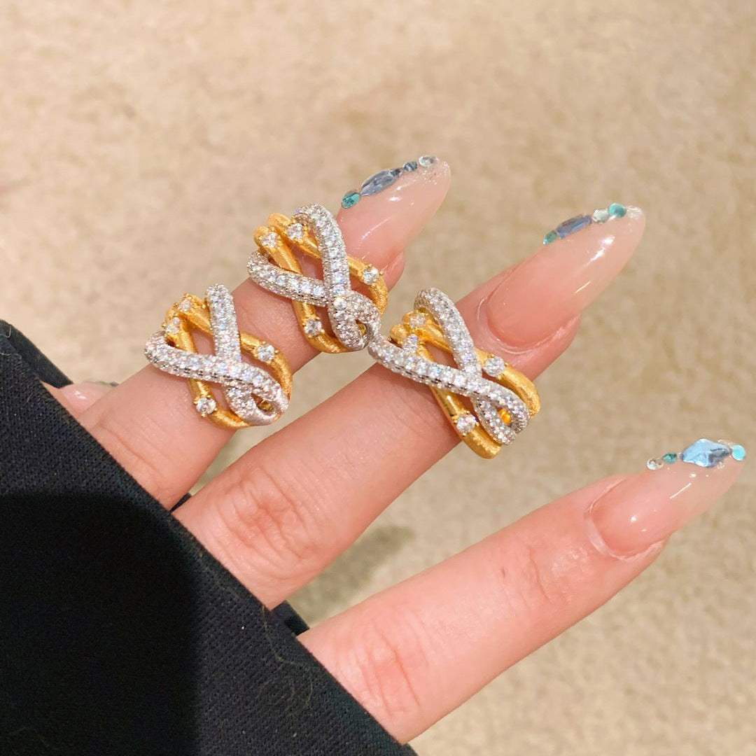 The Twisted Champagne Ring exudes a sophisticated European and American retro charm, featuring a stunning pear-shaped champagne stone framed by a luxurious diamond-encrusted setting. This "Ins style" masterpiece is designed for the modern woman, offering a bold yet elegant statement that is perfect for weddings, high-profile dates, or everyday luxury.