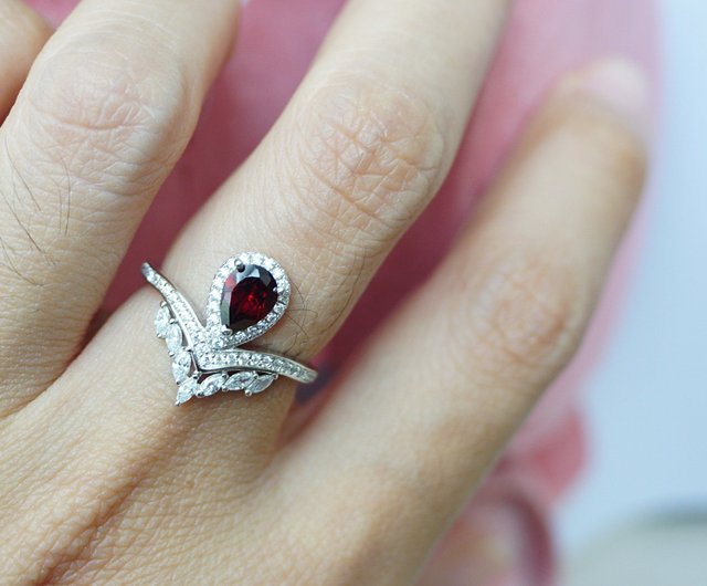 Queen’s Ember Ring